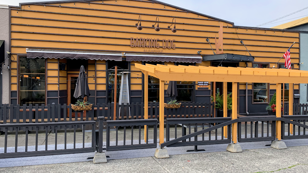 The Barking Dog Alehouse | restaurant | 705 NW 70th St, Seattle, WA 98117, USA | 2067822974 OR +1 206-782-2974