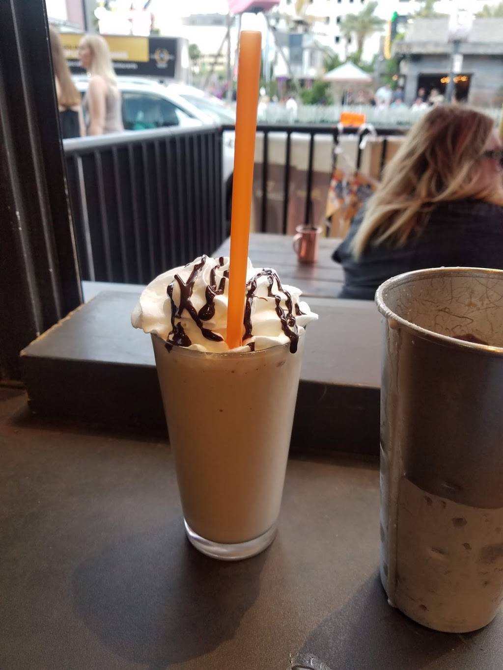 Flippin Good Chicken, Burgers, Beer | restaurant | 505 Fremont St, Las Vegas, NV 89101, USA | 7027767991 OR +1 702-776-7991