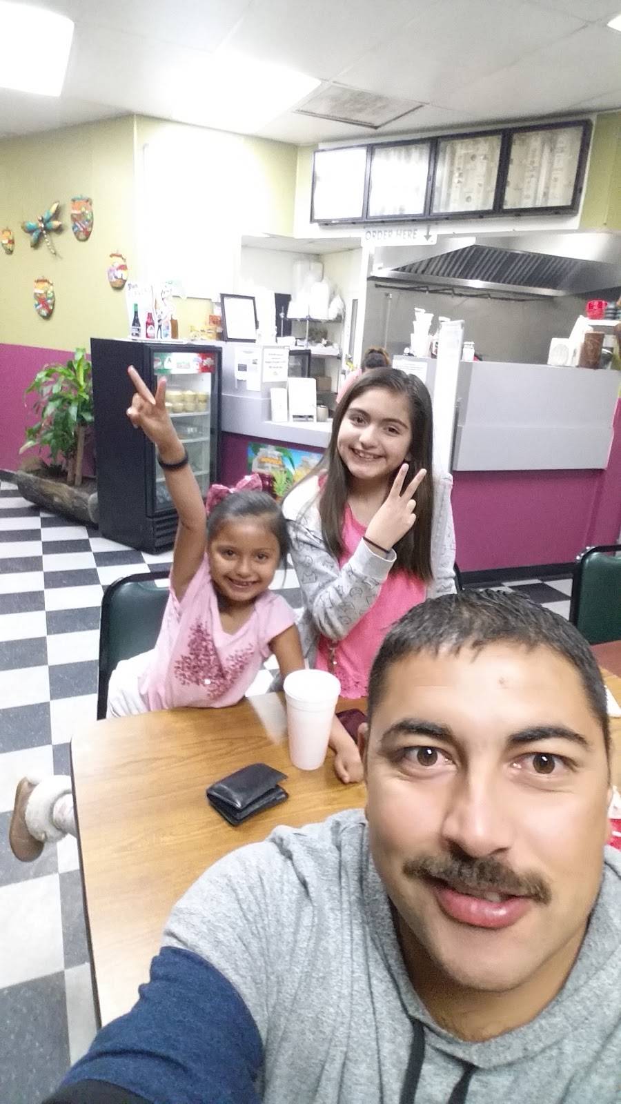 Primos Tacos | restaurant | 340 W Hermosa St, Lindsay, CA 93247, USA | 5595621800 OR +1 559-562-1800