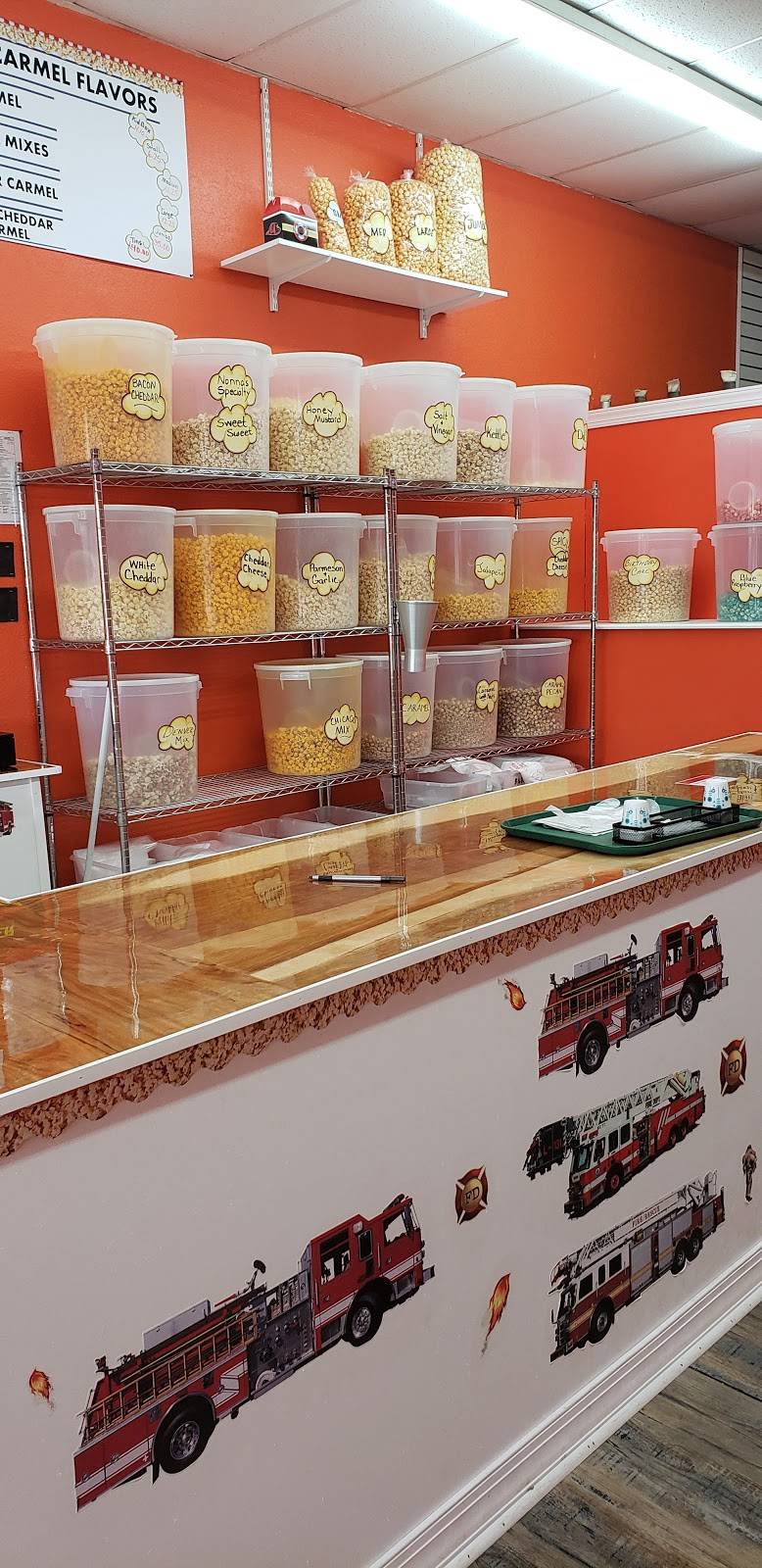 Maxs Firehouse Popcorn | restaurant | 16 College Plaza, Statesboro, GA 30458, USA | 9126817840 OR +1 912-681-7840