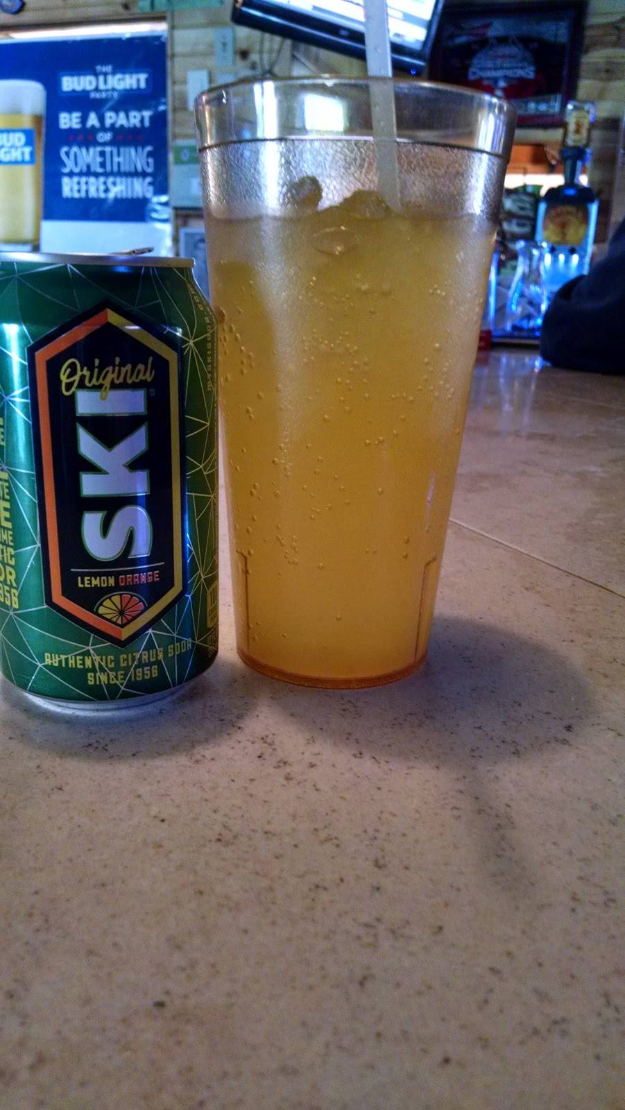 Juicy Peanut Bar & Grill | restaurant | 724 W Main St, Mascoutah, IL 62258, USA | 6185662299 OR +1 618-566-2299