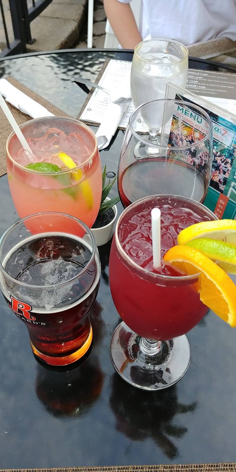 Marina St-Tropez | restaurant | 23 23 39 Av, Saint-Blaise-sur-Richelieu, QC J0J 1W0, Canada | 4502913300 OR +1 450-291-3300