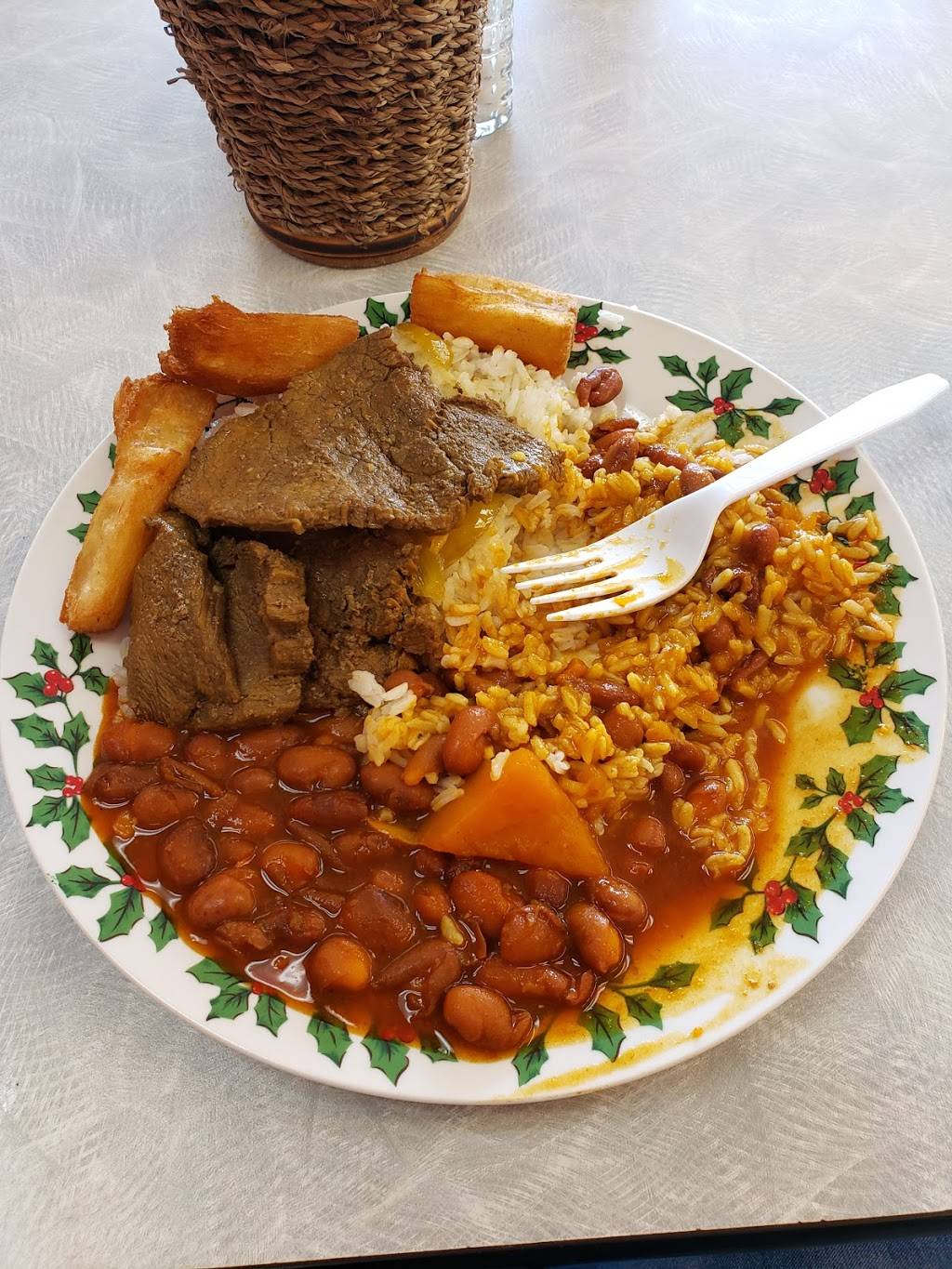 Lechonera El Caribe Restaurante | restaurant | 7591 University Blvd, Winter Park, FL 32792, USA | 4079603392 OR +1 407-960-3392