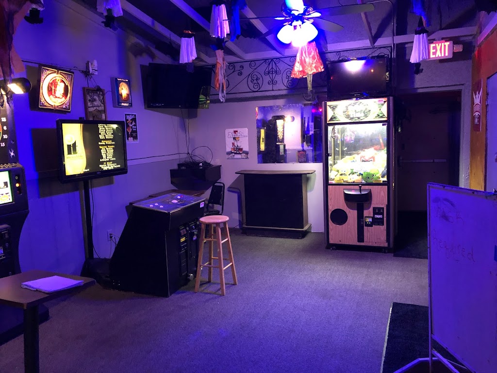 The MoneyPit Bar & Grill | restaurant | 2691 S 7th St, Milwaukee, WI 53215, USA | 4142266664 OR +1 414-226-6664