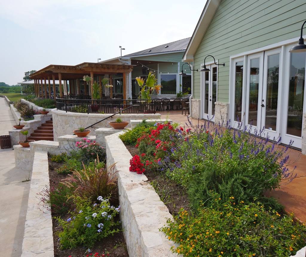 Lews Patio & Grill - Floresville | restaurant | 1642, 101 Club Dr, Floresville, TX 78114, USA | 8303932811 OR +1 830-393-2811