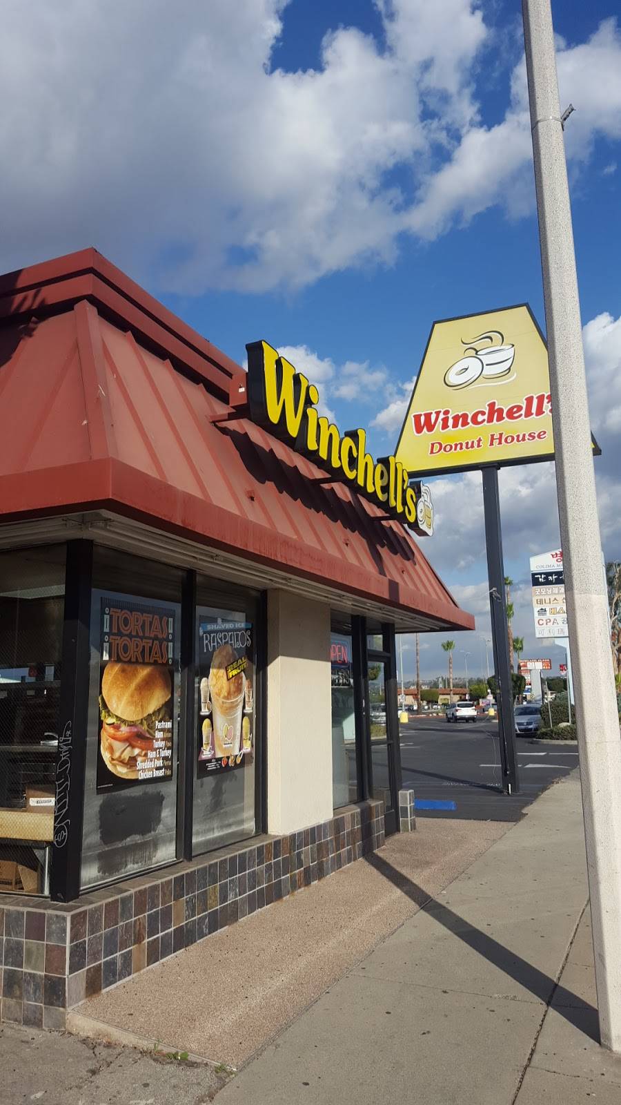 Winchells Donut House | cafe | 18881 Colima Rd, Rowland Heights, CA 91748, USA | 6269137545 OR +1 626-913-7545