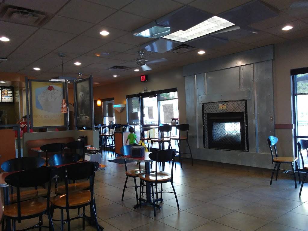 Jack in the Box | restaurant | 2851 W Berry St, Fort Worth, TX 76109, USA | 8179212471 OR +1 817-921-2471
