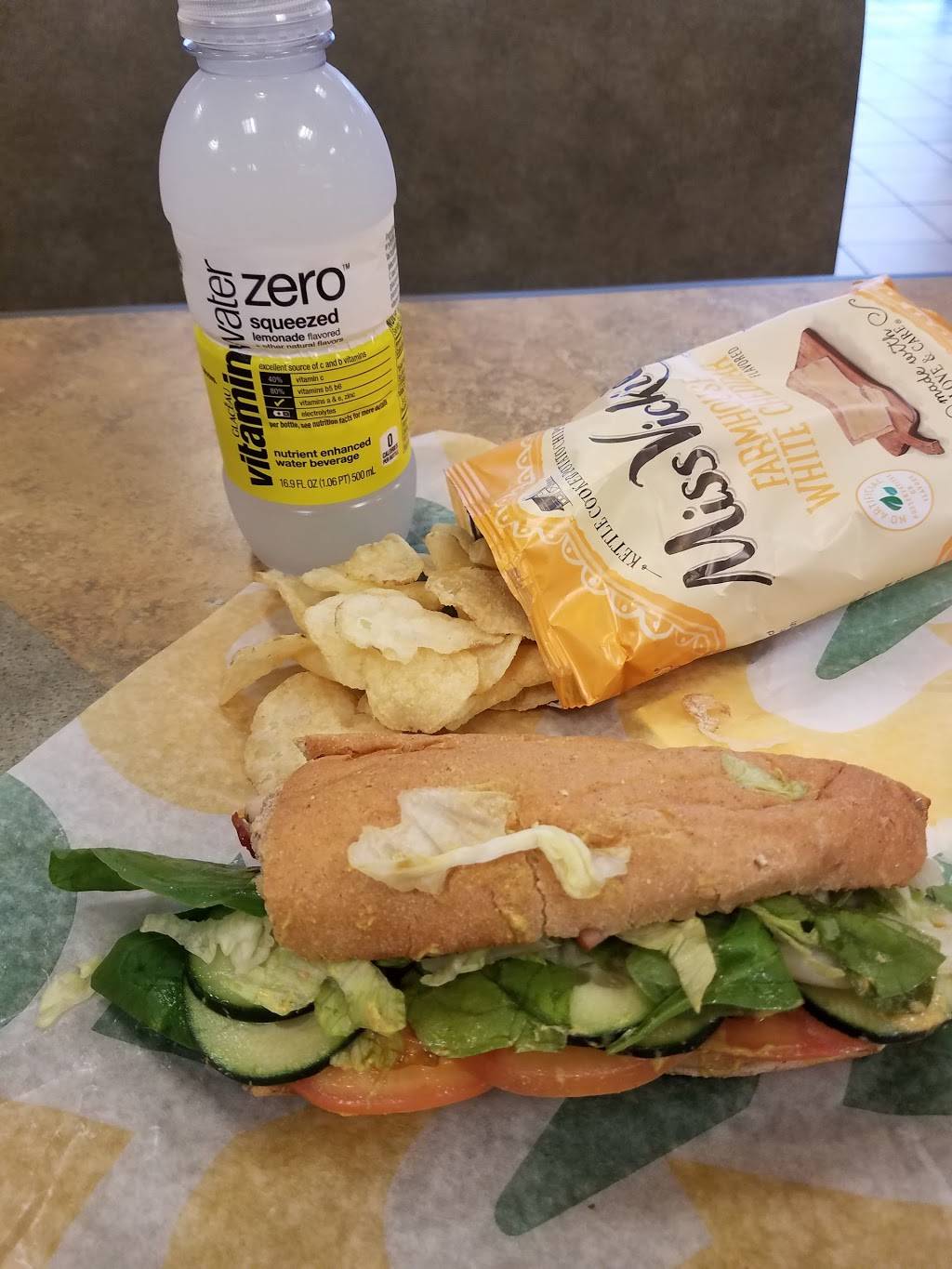 Subway | restaurant | 5313 Caroline Drive, High Ridge, MO 63049, USA | 6366770272 OR +1 636-677-0272