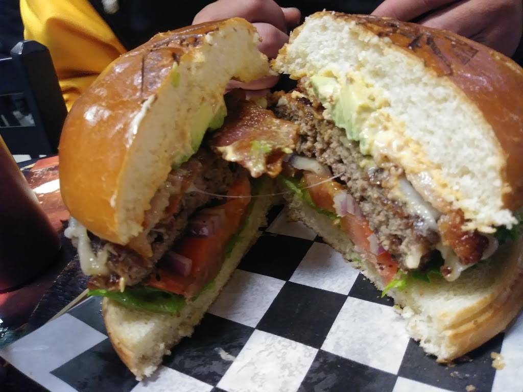 Rock & Wings | restaurant | 2180 White Ln, Bakersfield, CA 93304, USA | 6612825104 OR +1 661-282-5104