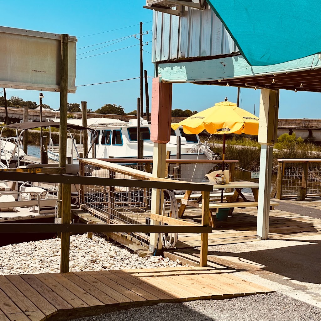 The Boathouse Bar & Grill | restaurant | 5600 Washington Ave, Ocean Springs, MS 39564, USA | 2284473629 OR +1 228-447-3629