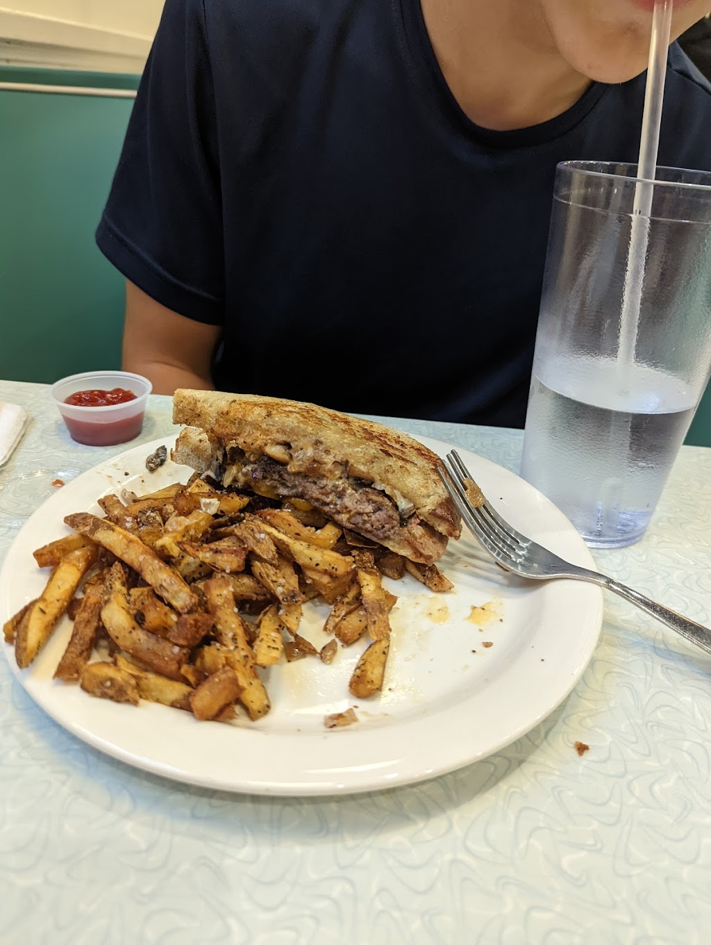 Livingston’s Soda Fountain & Grill | restaurant | 60 S Washington Ave, Brownsville, TN 38012, USA | 7317342041 OR +1 731-734-2041