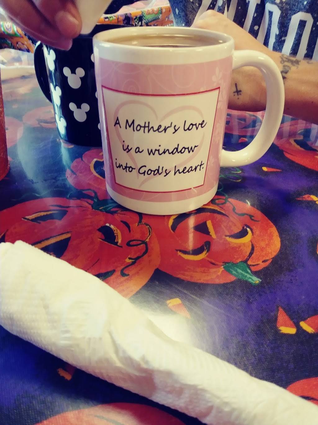 Moms Diner | restaurant | 105 Mckenzie St, Hudson, MI 49247, USA | 5174488444 OR +1 517-448-8444