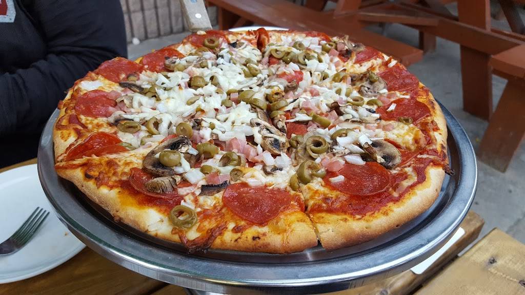 Solas Grill | restaurant | 107 Lakeshore Blvd N, Sauble Beach, ON N0H 2G0, Canada | 5194221524 OR +1 519-422-1524