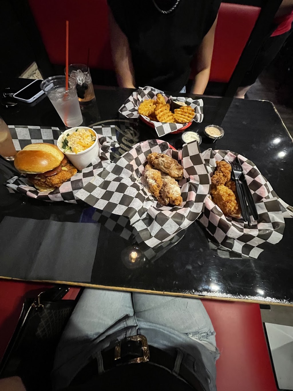 Side Chick | restaurant | 3006 Lyndale Ave S, Minneapolis, MN 55408, USA | 6128861917 OR +1 612-886-1917