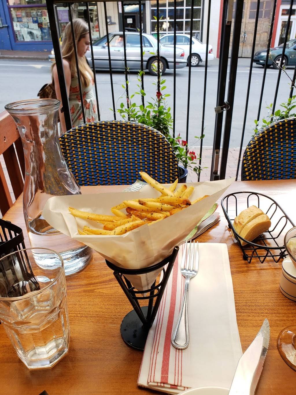 Bouchon | restaurant | 62 N Lexington Ave, Asheville, NC 28801, USA | 8283501140 OR +1 828-350-1140