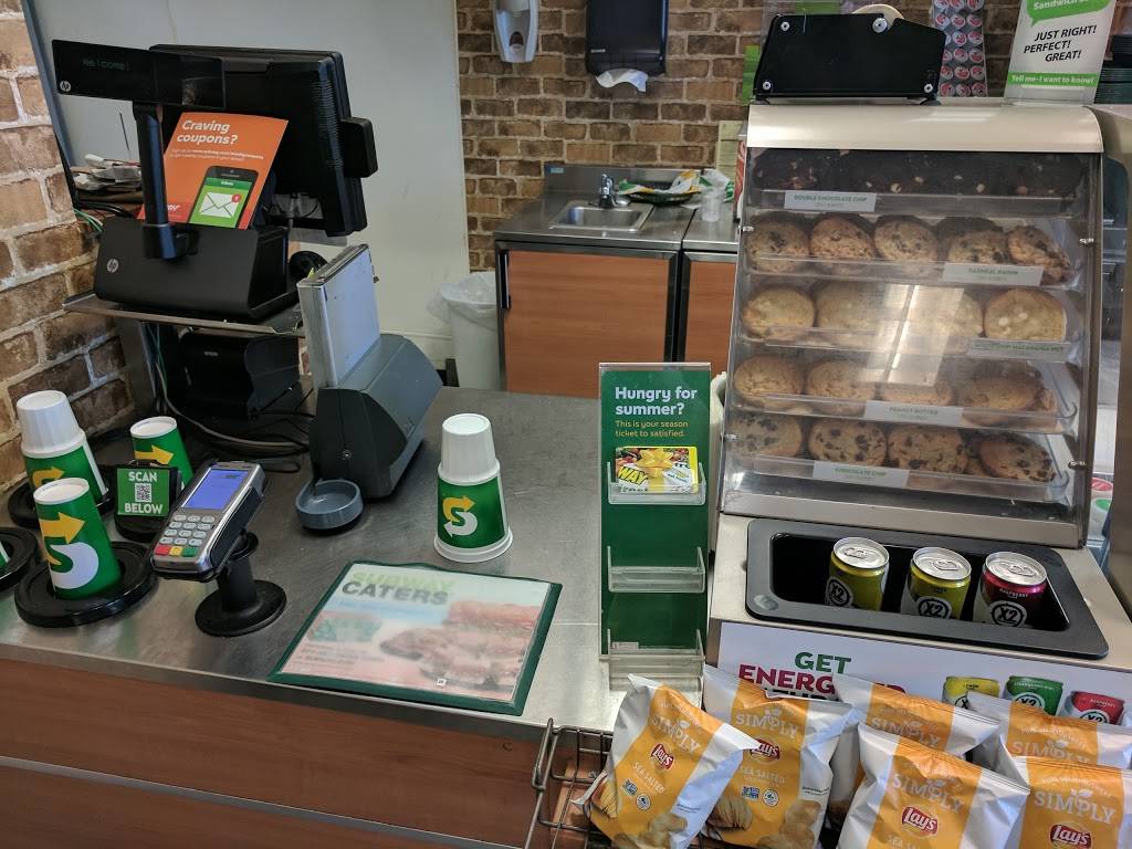 Subway | restaurant | 7036 US-64, Oakland, TN 38060, USA | 9014669818 OR +1 901-466-9818