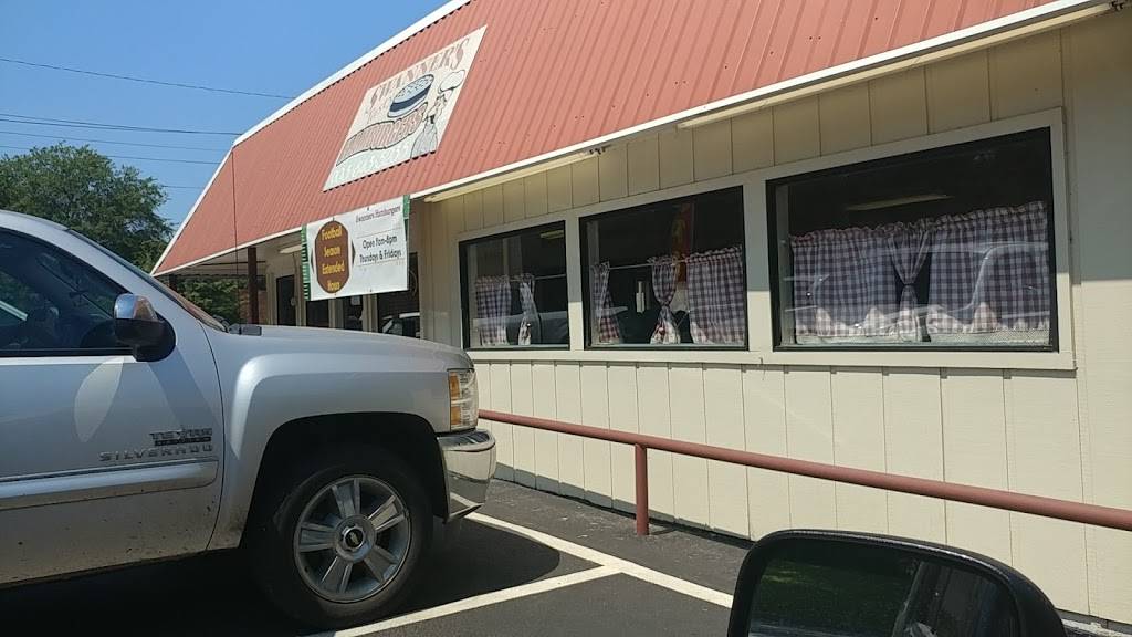 Swanners Hamburgers | restaurant | 620 W Tyler St, Gilmer, TX 75644, USA | 9038435235 OR +1 903-843-5235