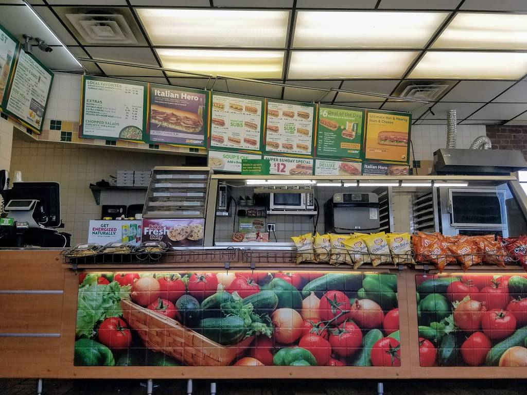 Subway | restaurant | 348 W 6th St, St Charles, MN 55972, USA | 5079323101 OR +1 507-932-3101