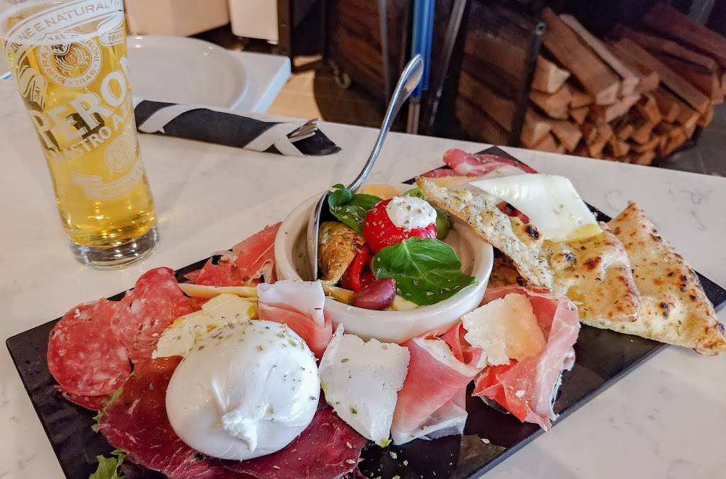 Pasquales Pizzeria Napoletana | restaurant | 60 S County Commons Way, South Kingstown, RI 02879, USA | 4017832900 OR +1 401-783-2900