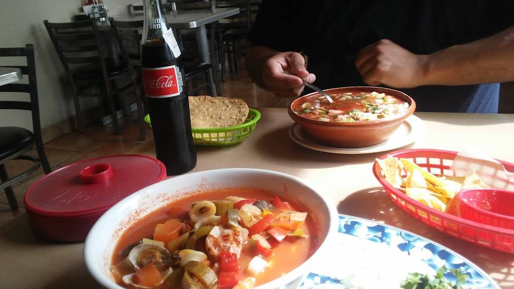 La Costeña Mexican Grill & Seafood | restaurant | 10870 Cedar Ave, Bloomington, CA 92316, USA | 9098774367 OR +1 909-877-4367