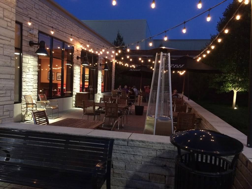 Edgewater Grille | cafe | 300 E 9th St, Coralville, IA 52241, USA | 3198875018 OR +1 319-887-5018