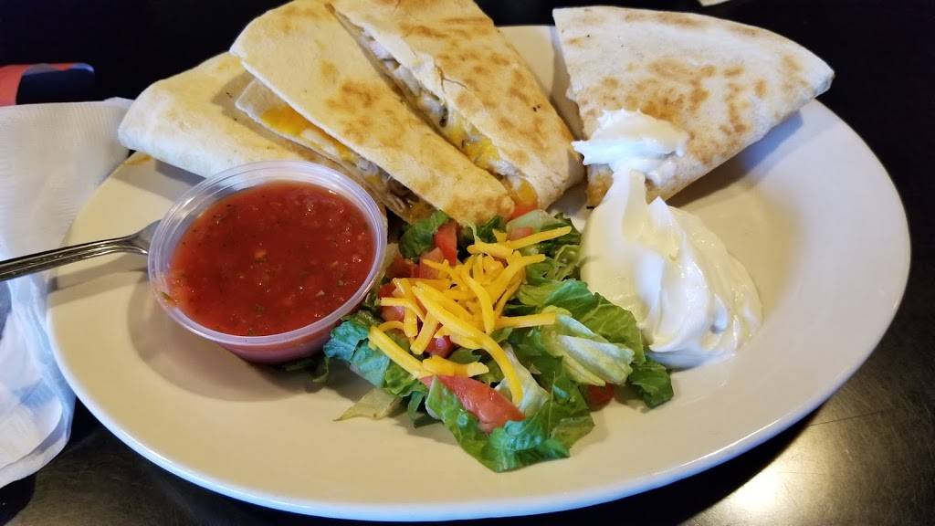 Holiday Club | restaurant | 4000 N Sheridan Rd, Chicago, IL 60613, USA | 7733489600 OR +1 773-348-9600