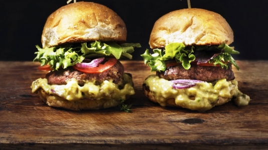 Gueros Burgers | restaurant | 5123 N 59th Ave #1A, Glendale, AZ 85301, USA | 6027963542 OR +1 602-796-3542