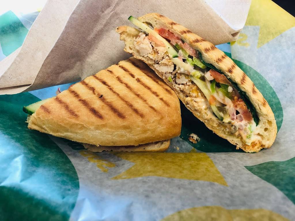 Subway | restaurant | 279 Queen St E, Brampton, ON L6W 2C2, Canada | 9054517827 OR +1 905-451-7827