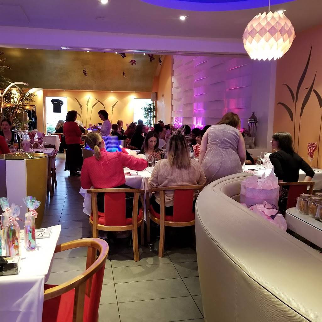 Bistro Sawadika | restaurant | 1800 Boulevard de la Côte-Vertu, Saint-Laurent, QC H4L 2A6, Canada | 5143391188 OR +1 514-339-1188