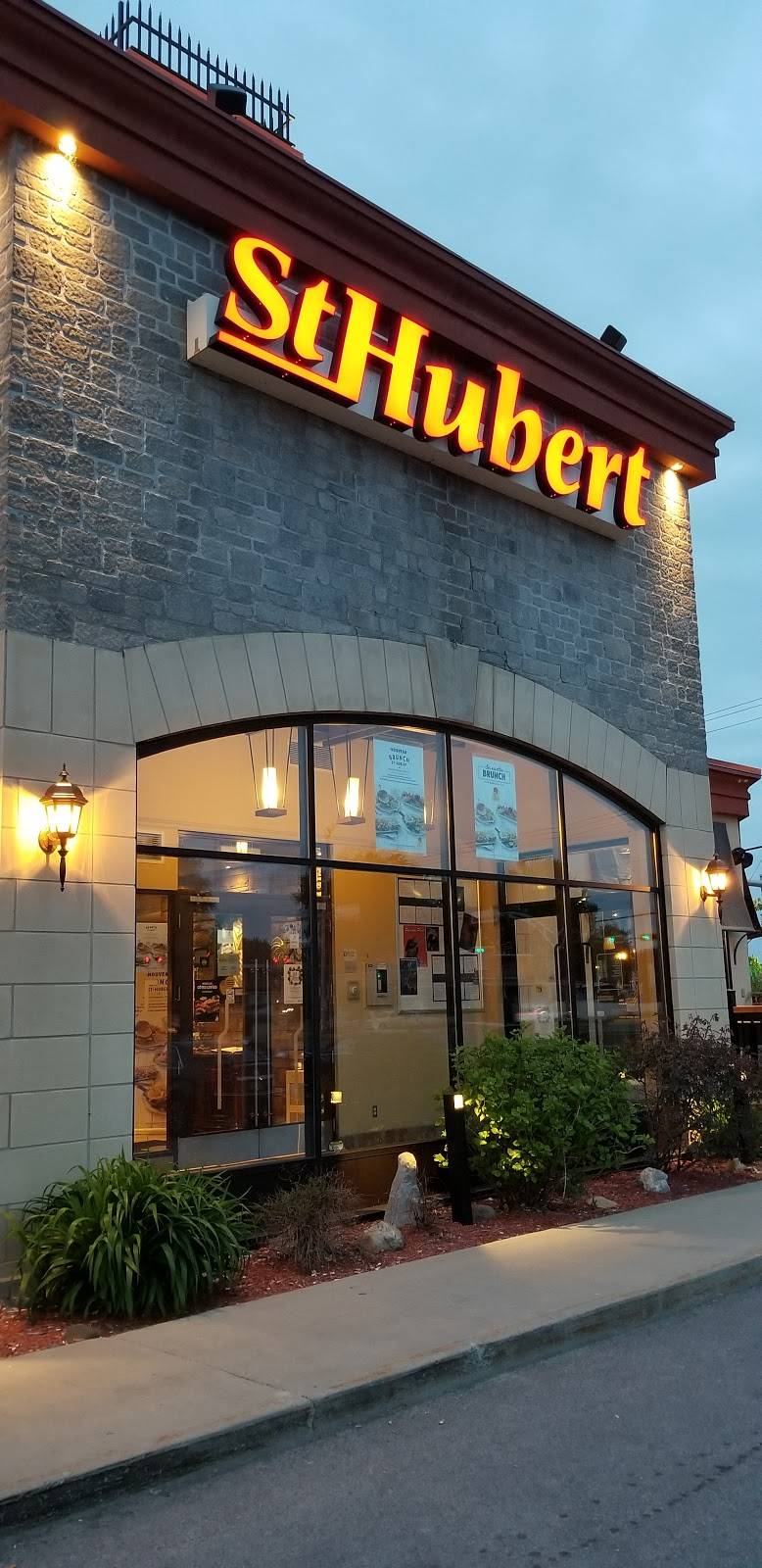 Rôtisserie St-Hubert | restaurant | 135 Boulevard Celine-Dion, Charlemagne, QC J5Z 3L6, Canada | 5143855555 OR +1 514-385-5555