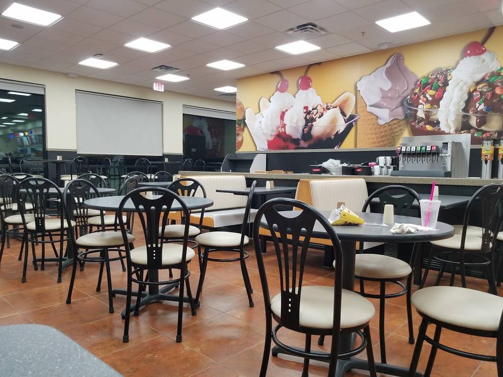 Braums Ice Cream & Burger Restaurant | restaurant | 3420 N Maize Rd, Wichita, KS 67205, USA | 3167215935 OR +1 316-721-5935