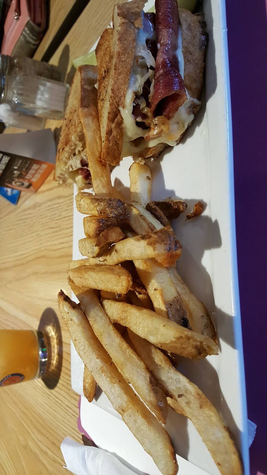 Bottom of the Hill Bar and Grill | restaurant | 325 W Main St, Rising Sun, MD 21911, USA | 4106587800 OR +1 410-658-7800