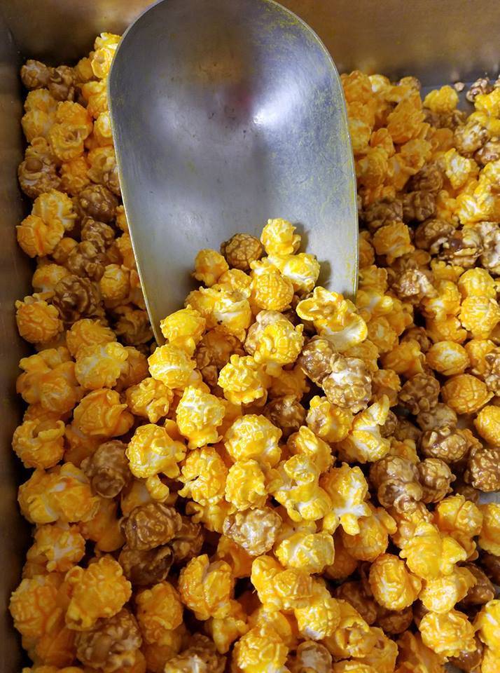 Mom & Pops Kettle Korn Stop | restaurant | 119 S Market St, Paxton, IL 60957, USA | 2173792676 OR +1 217-379-2676