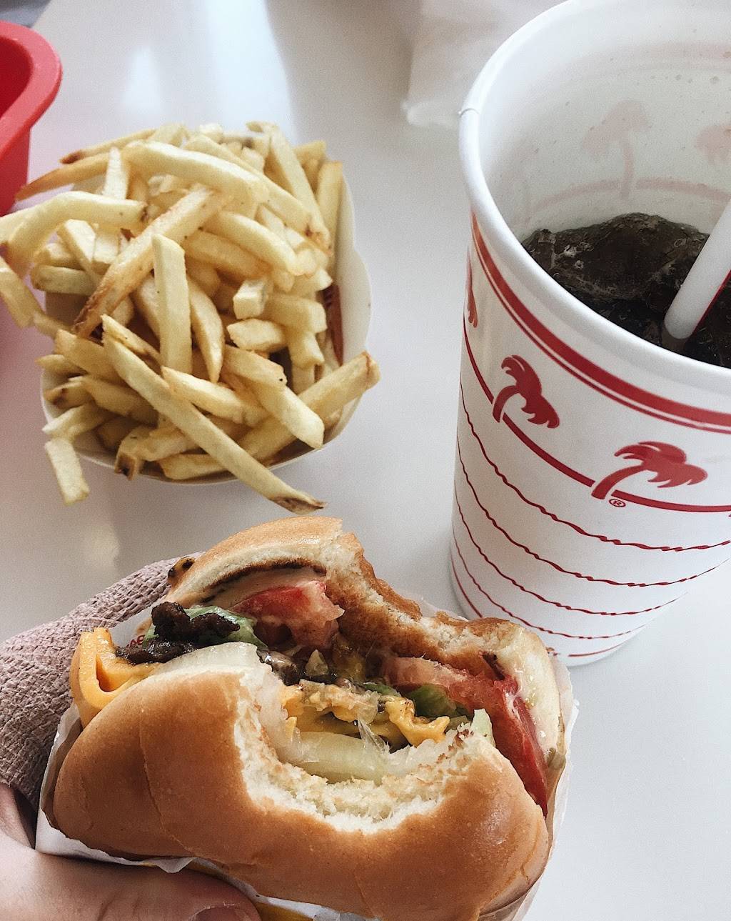 In-N-Out Burger | restaurant | 350 E University Pkwy, Orem, UT 84058, USA | 8007861000 OR +1 800-786-1000