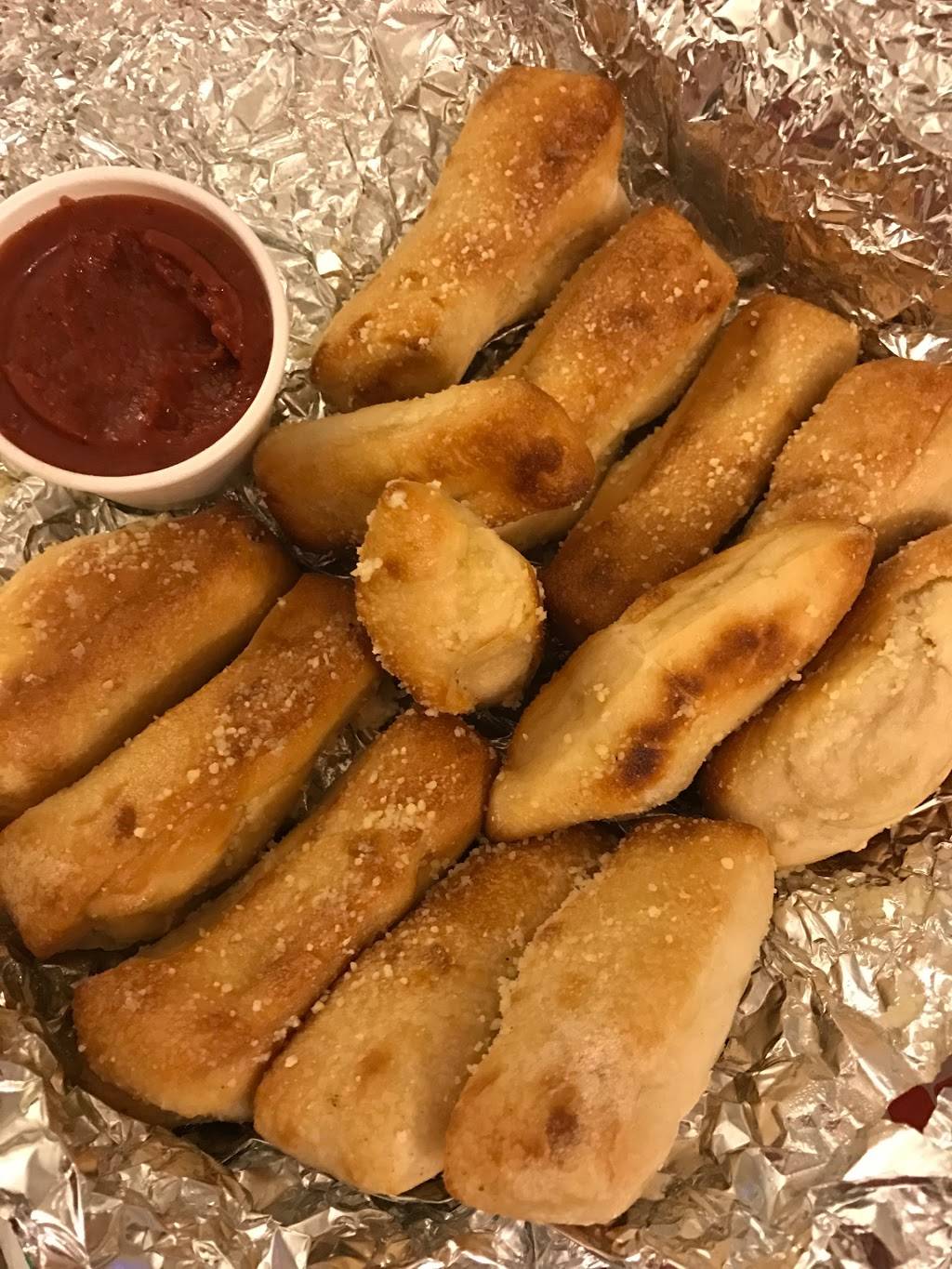 Spinners Pizza | restaurant | 2125 McComb Rd Suite 110, Stoughton, WI 53589, USA | 6082056438 OR +1 608-205-6438