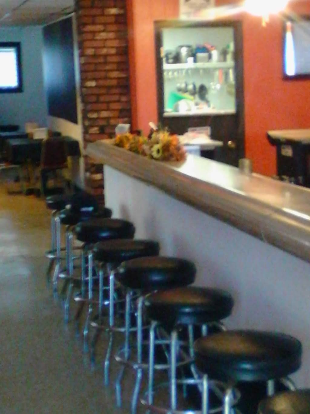 Signatures lounge | restaurant | 1054 Main St, Follansbee, WV 26037, USA | 3049148395 OR +1 304-914-8395