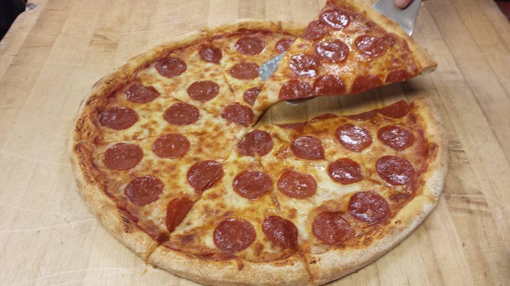 Upper Crust Pizza | restaurant | 249 E Hampton Rd, Milwaukee, WI 53217, USA | 4143326820 OR +1 414-332-6820