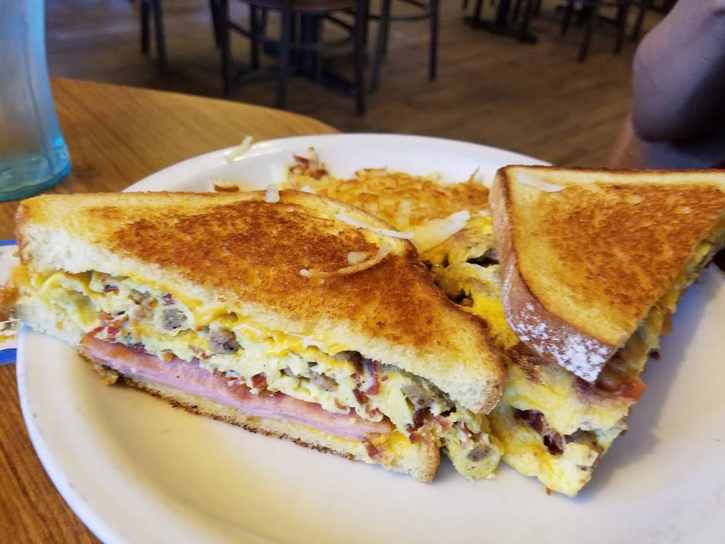 Dennys | restaurant | 16686 Bernardo Center Dr, San Diego, CA 92128, USA | 8584857011 OR +1 858-485-7011