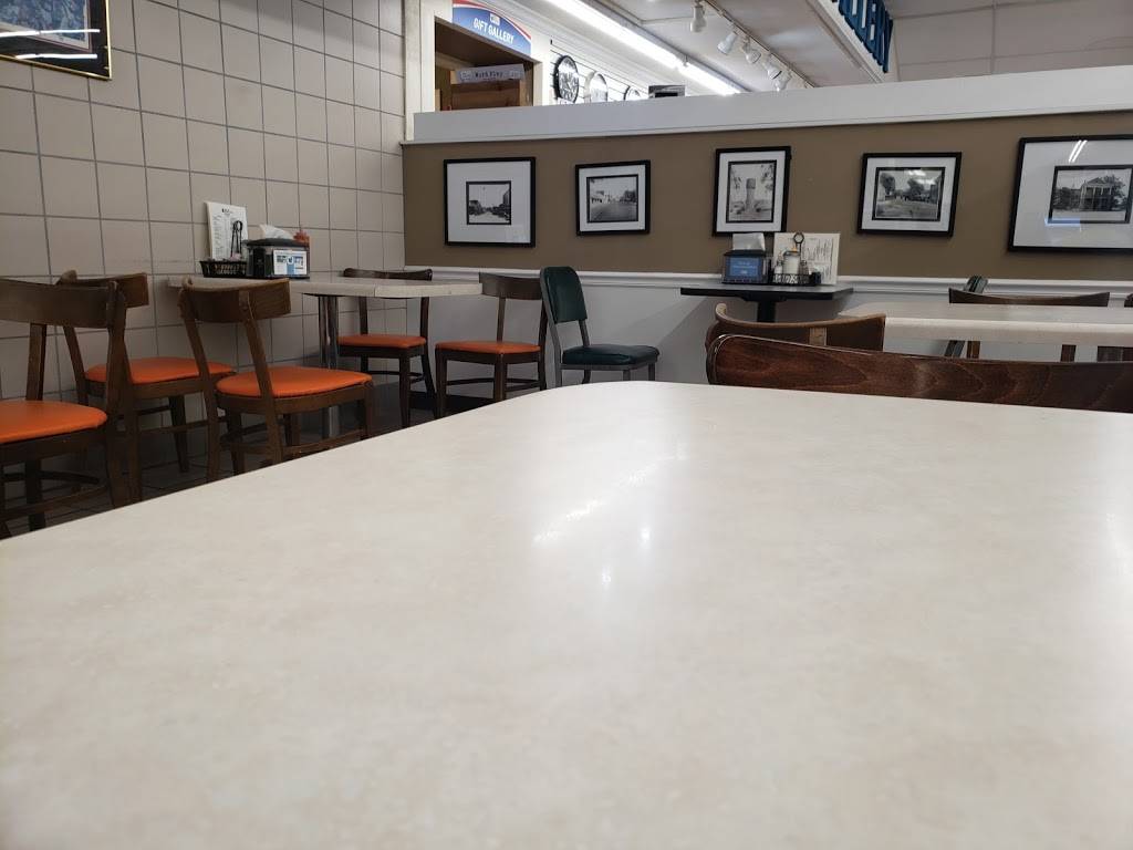 Davis Drug Snack Bar | meal takeaway | 112 S Main St, Columbiana, AL 35051, USA | 2056699449 OR +1 205-669-9449