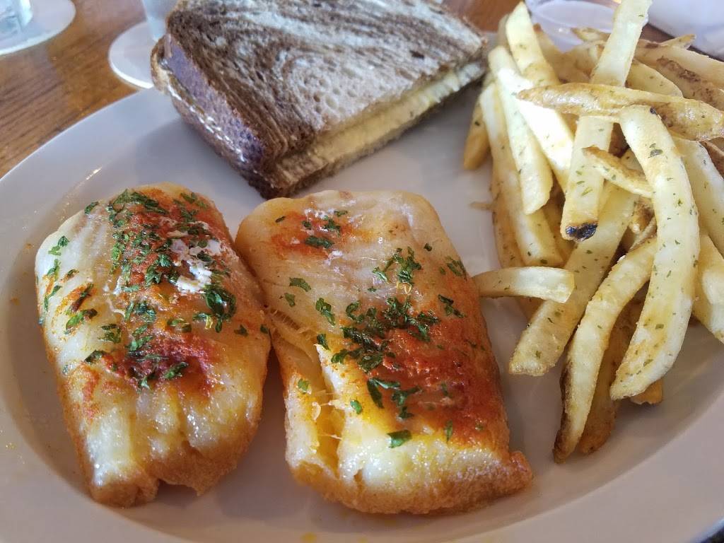 The Landing | restaurant | 2234 E Layton Ave, St Francis, WI 53235, USA | 4144830702 OR +1 414-483-0702