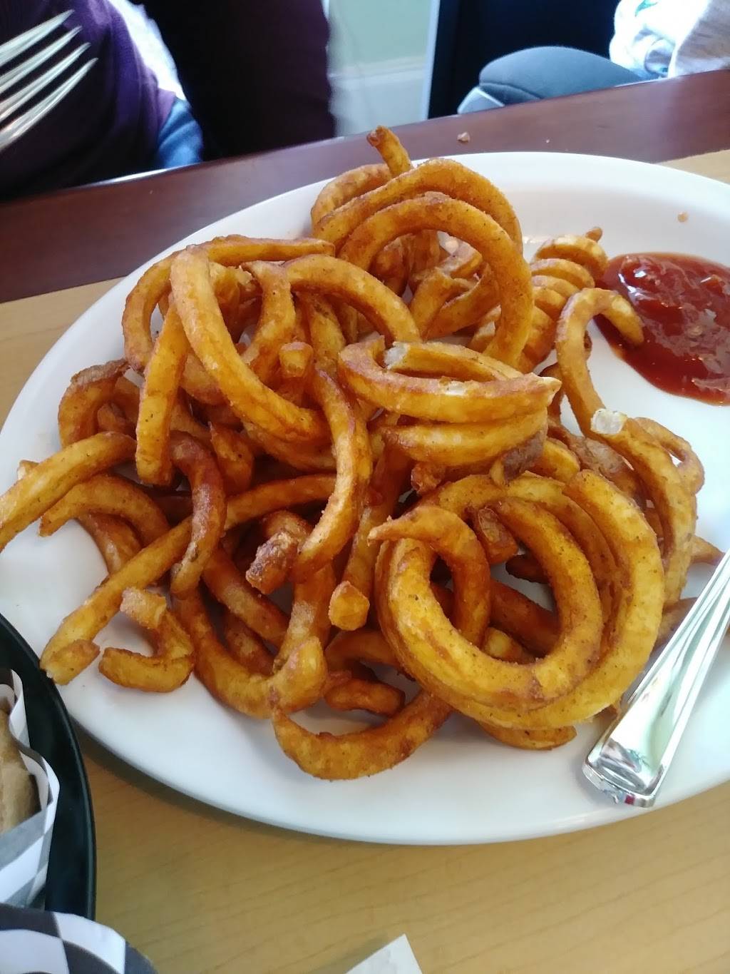 On The Bayou | restaurant | 434 Racetrack Rd, McDonough, GA 30252, USA | 4708781775 OR +1 470-878-1775