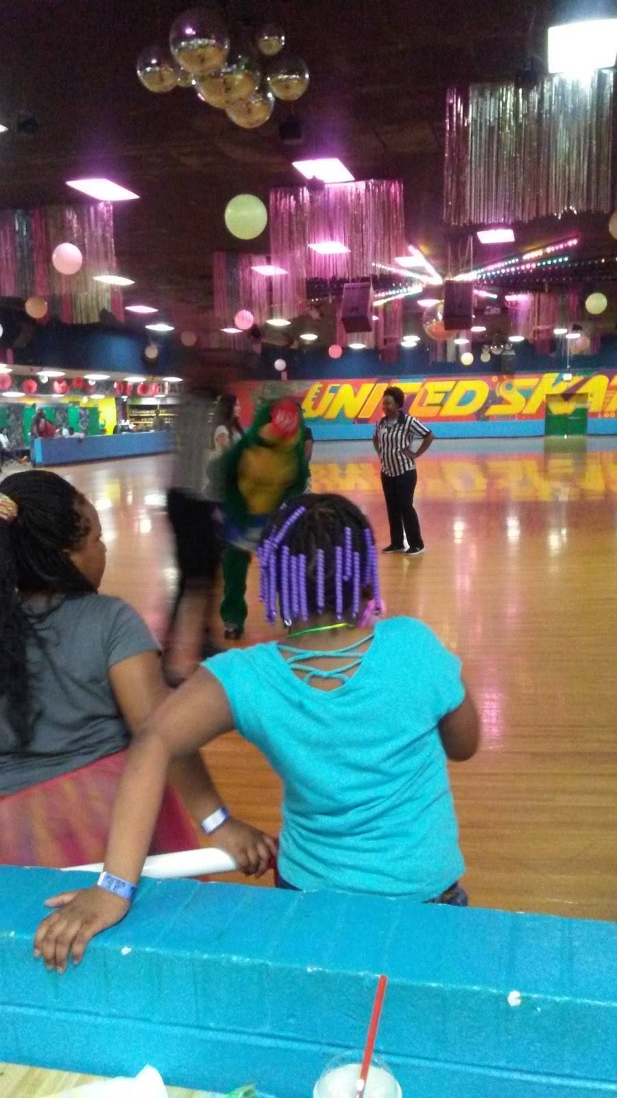 United Skates of America | restaurant | 3362 Refugee Rd, Columbus, OH 43232, USA | 6142397202 OR +1 614-239-7202