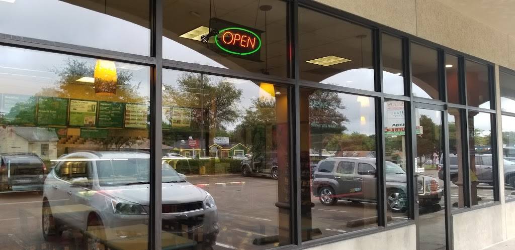 Subway | restaurant | 910 S Hampton Rd, Dallas, TX 75208, USA | 2149412211 OR +1 214-941-2211