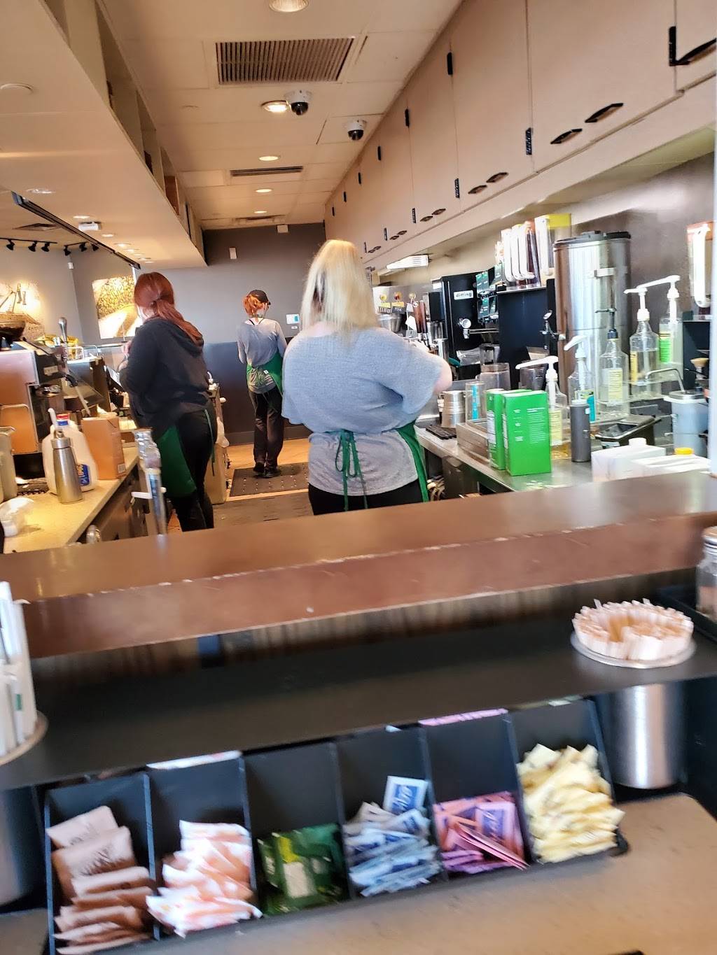 Starbucks | cafe | 5129 Highland Rd, Waterford Twp, MI 48327, USA | 2486189498 OR +1 248-618-9498