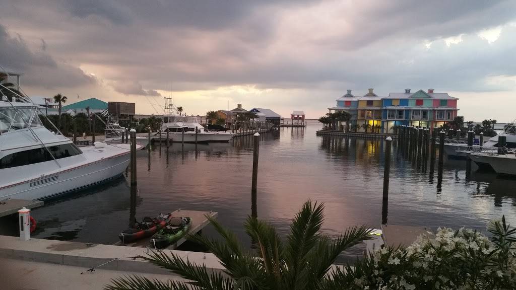 Hurricane Hole | restaurant | 1851 LA-1, Grand Isle, LA 70358, USA | 9857873663 OR +1 985-787-3663