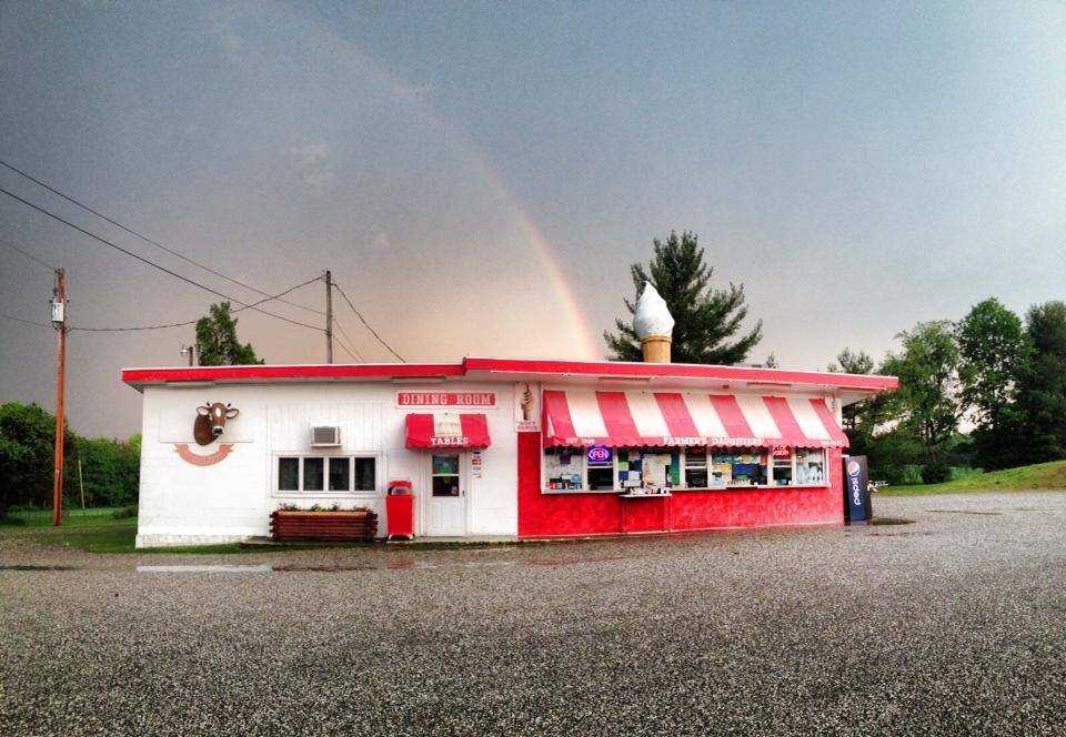 Farmer’s Daughters’ Drive In ( Closed For The 2020 Season) See Y | restaurant | 882 NY-29, Saratoga Springs, NY 12866, USA | 5185848562 OR +1 518-584-8562