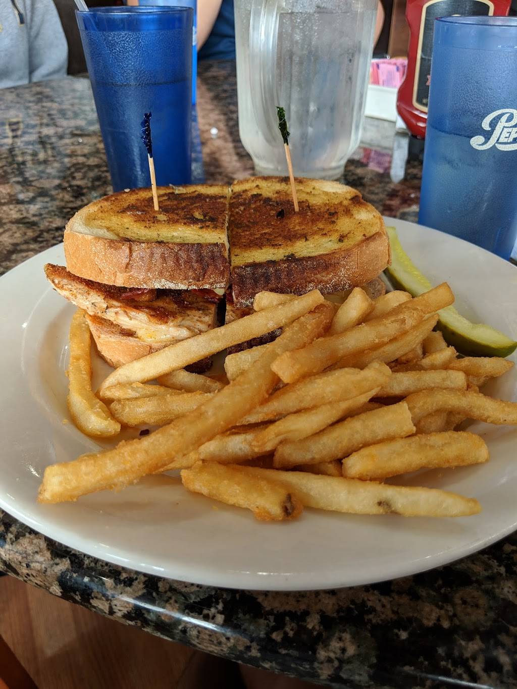 Great American Diner & Pub | restaurant | 1201 US-1 BUS, Levittown, PA 19056, USA | 2159434300 OR +1 215-943-4300