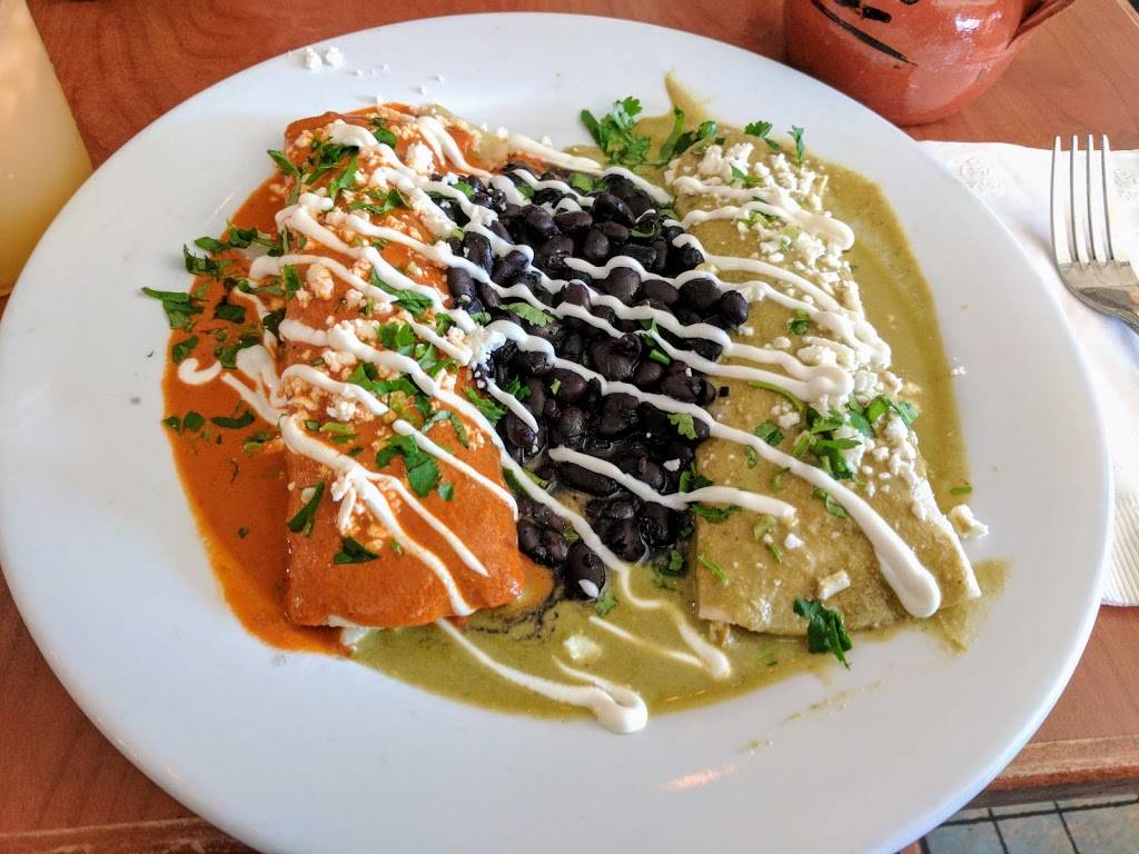 Los Moles | restaurant | 1320 65th St, Emeryville, CA 94608, USA | 5102856635 OR +1 510-285-6635