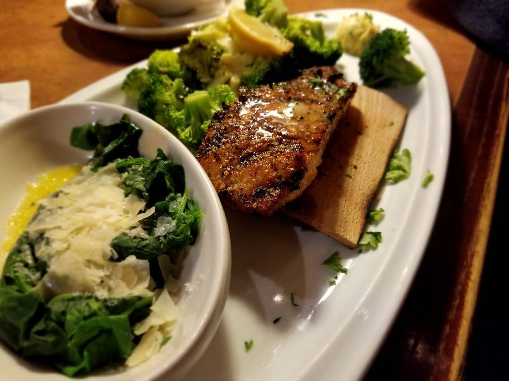 TGI Fridays | restaurant | 10320 Cascade Crossing, Brooklyn, OH 44144, USA | 2162670300 OR +1 216-267-0300