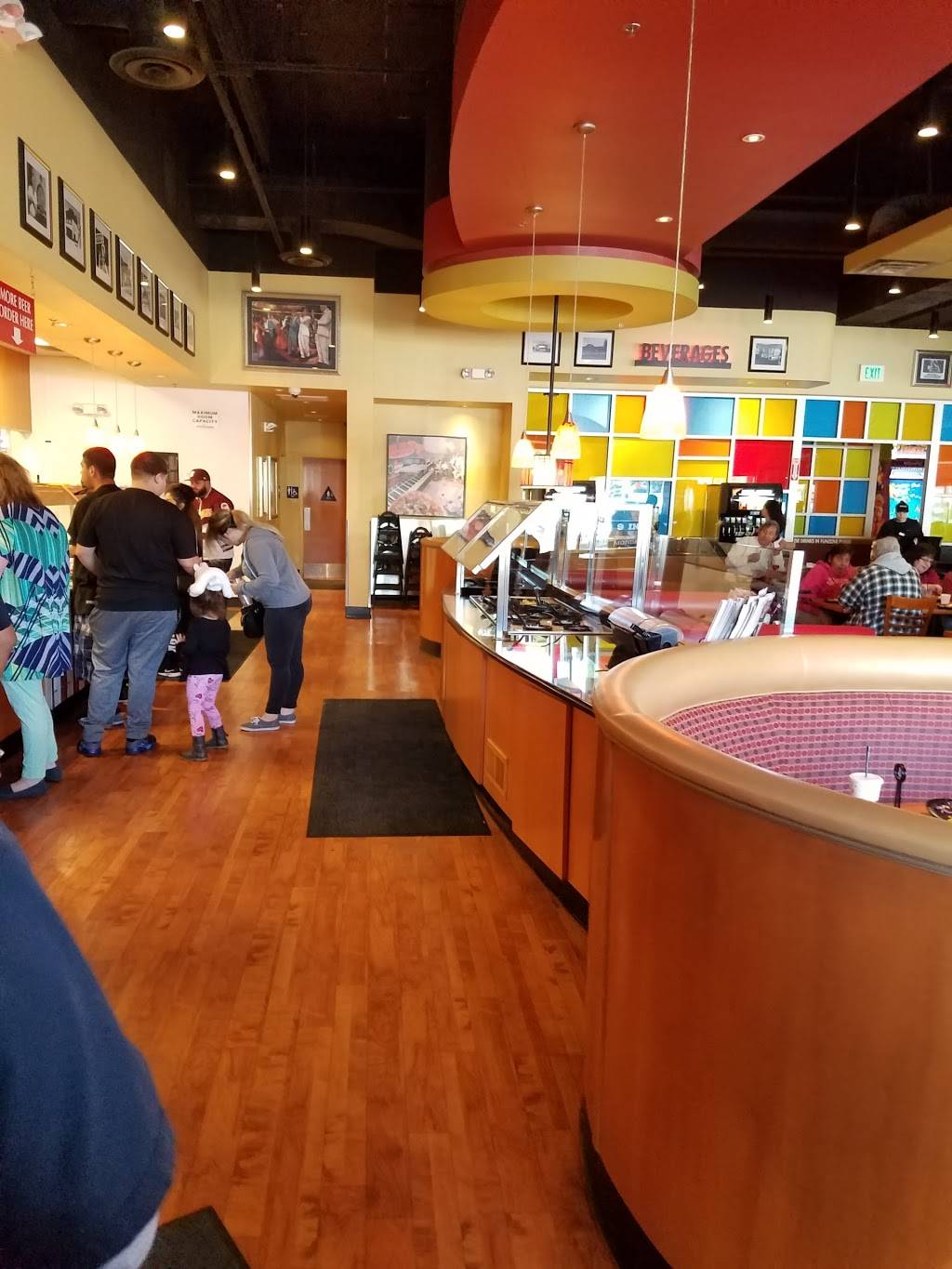 Shakeys Pizza Parlor | restaurant | 16940 Slover Ave, Fontana, CA 92337, USA | 9098290988 OR +1 909-829-0988